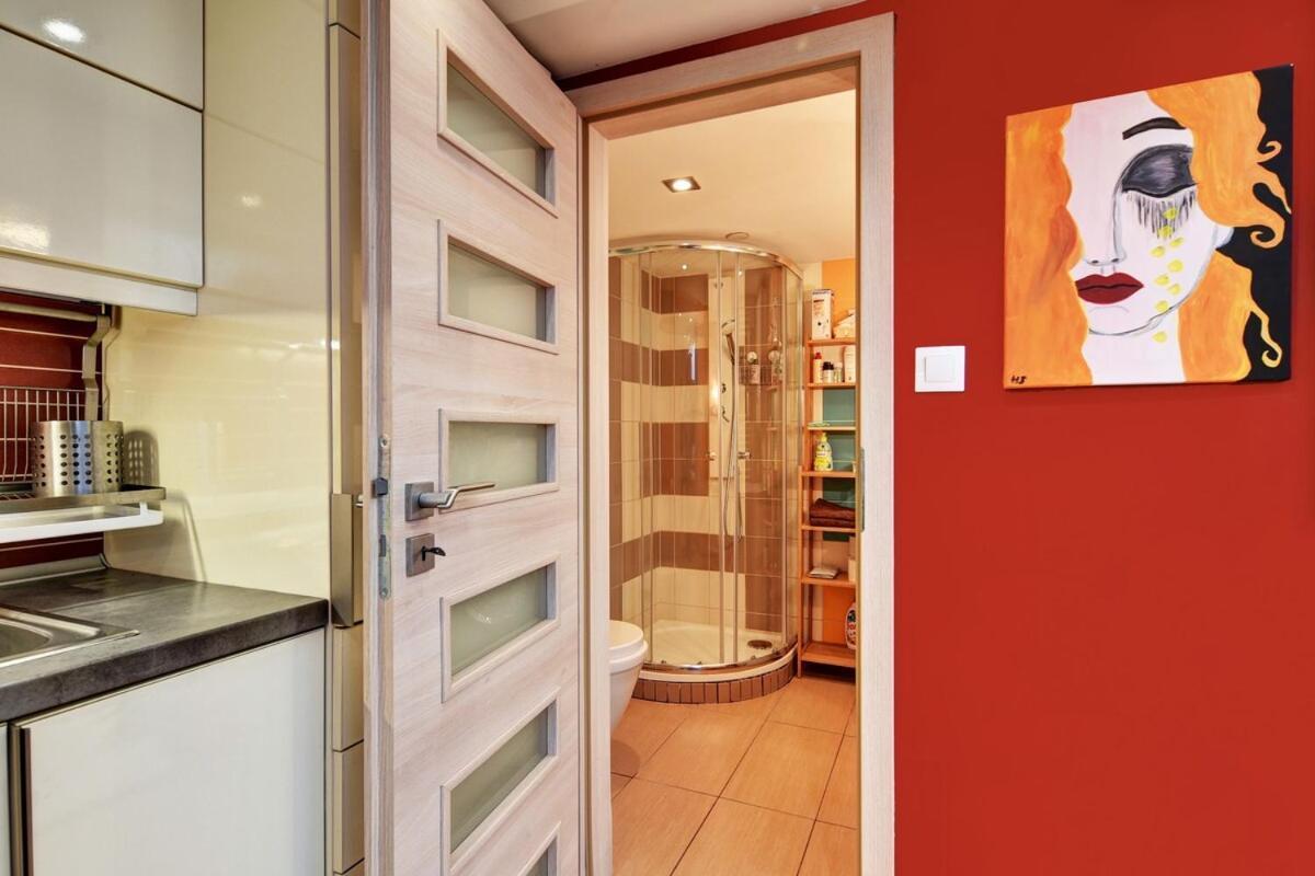 Apartment Cool Colors Flat Located In The Heart Of Buda *